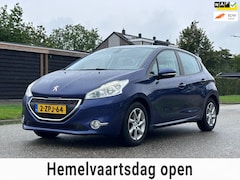 Peugeot 208 - 1.2 VTi Allure 5DR*Navigatie*Pano*Stoelverwarming*Cruise*Airco*LM velgen*Parkeersensoren*A