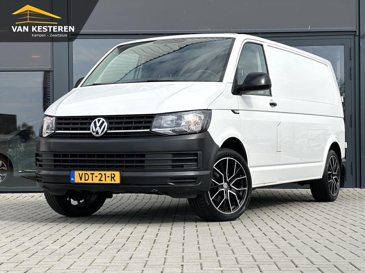 Volkswagen Transporter - L2H1 2.0TDi 110kW/150pk Trendline / volledig onderhouden / supernetjes - AutoWereld.nl
