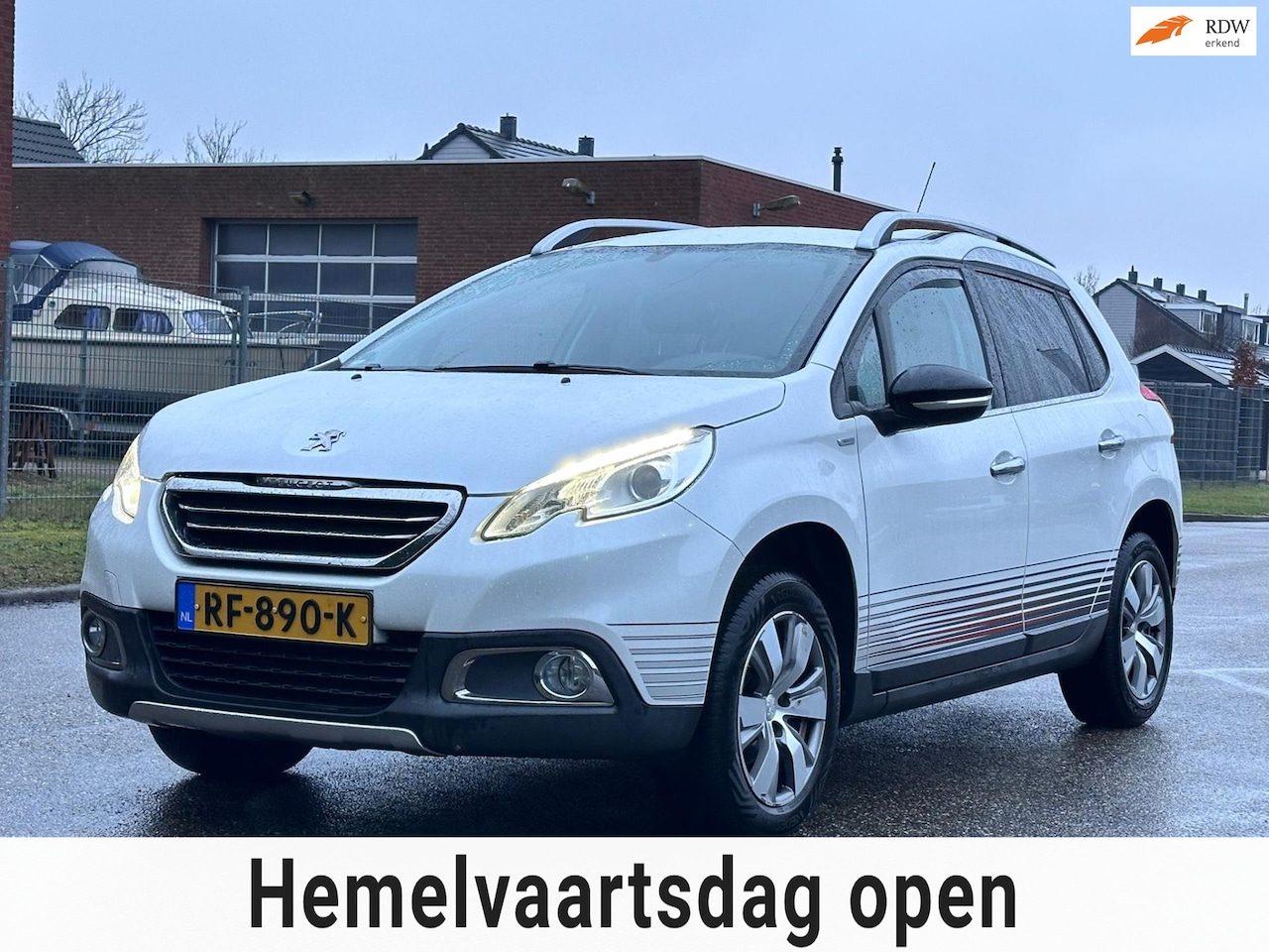 Peugeot 2008 - 1.2 PureTech Allure Navigatie*Cruise*Clima*Trekhaak*Parkeersensoren*LM velgen* - AutoWereld.nl