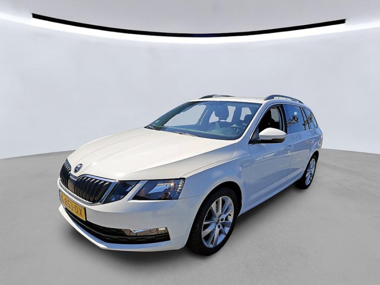 Skoda Octavia Combi - 1.5 TSI Greentech Business Edition Trekhaak | Navi | LED | Leer/stof | LMV 17" | NL auto | - AutoWereld.nl