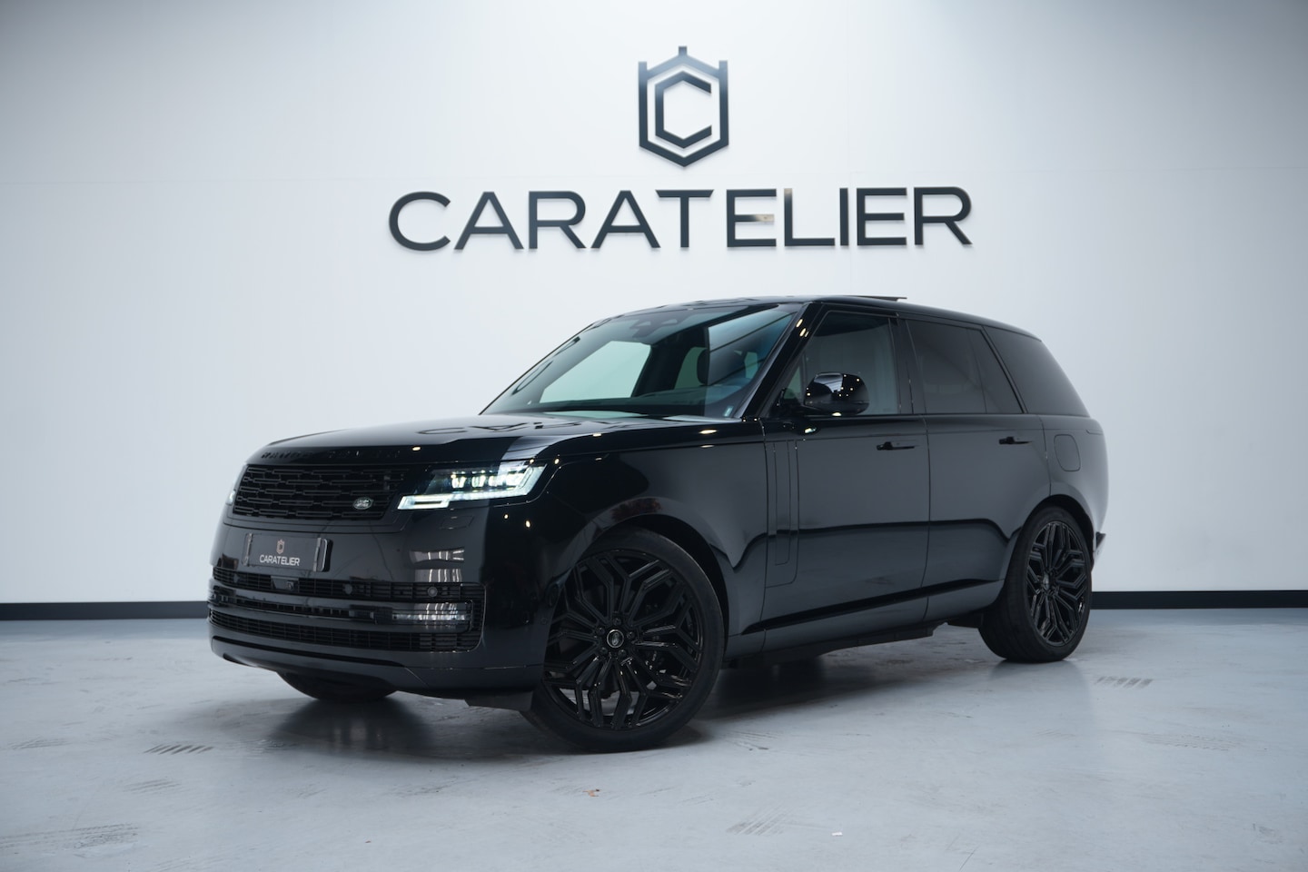Land Rover Range Rover - 3.0 P460e HSE PHEV / Massage / 23 Inch / Trekhaak - AutoWereld.nl