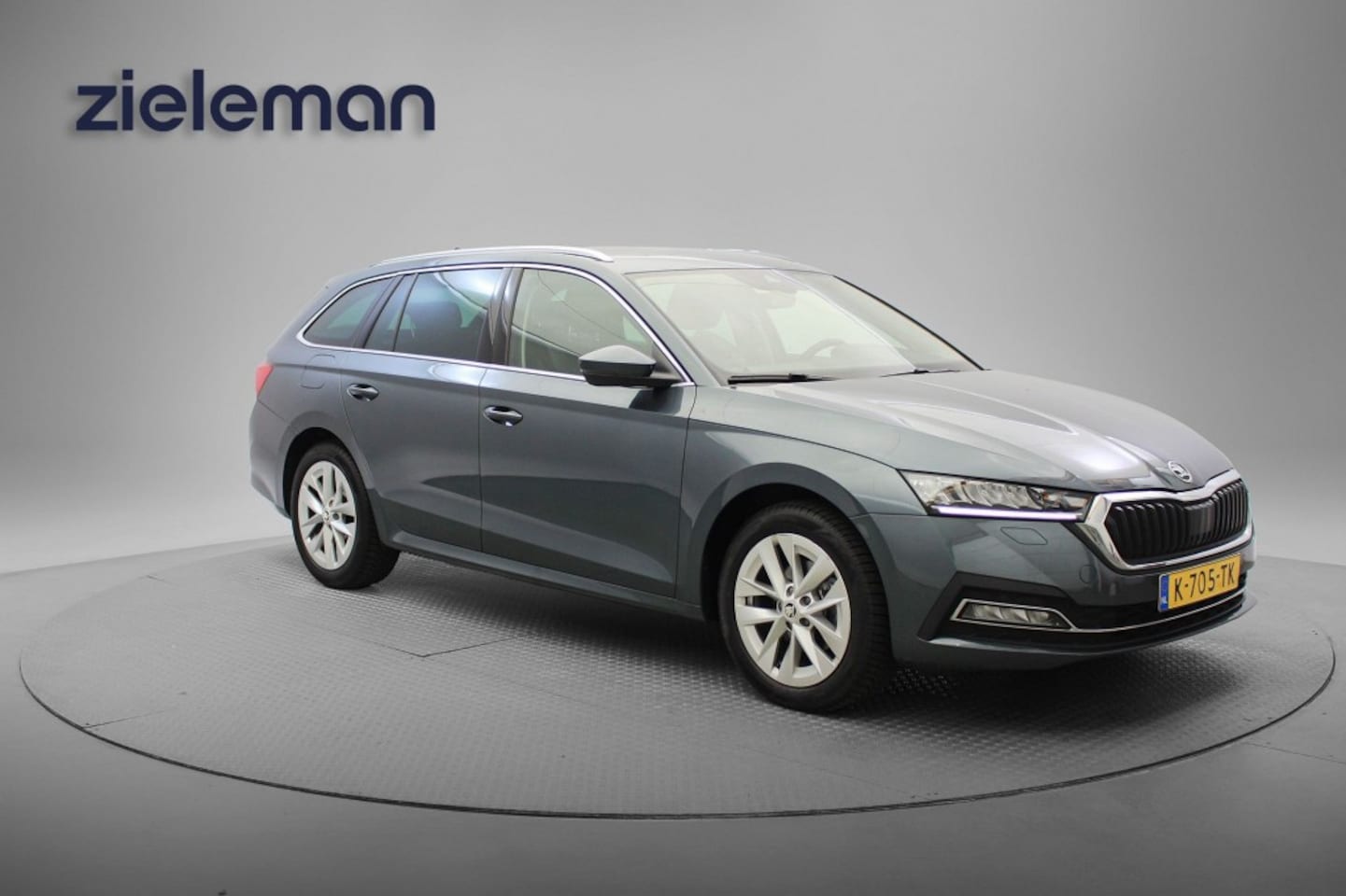 Skoda Octavia Combi - 1.0 TSI Style - Digitaal Cockpit, Carplay, Stoelverw. Keyless, Trekhaak - AutoWereld.nl