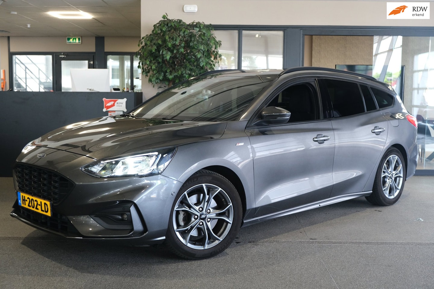 Ford Focus Wagon - 1.0 EcoBoost ST Line Business 1.0 EcoBoost ST Line Business - AutoWereld.nl