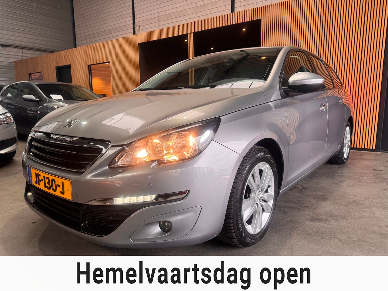 Peugeot 308 SW - 1.2 PureTech Blue Lease Executive Camera|Airco|Cruise|NAP - AutoWereld.nl
