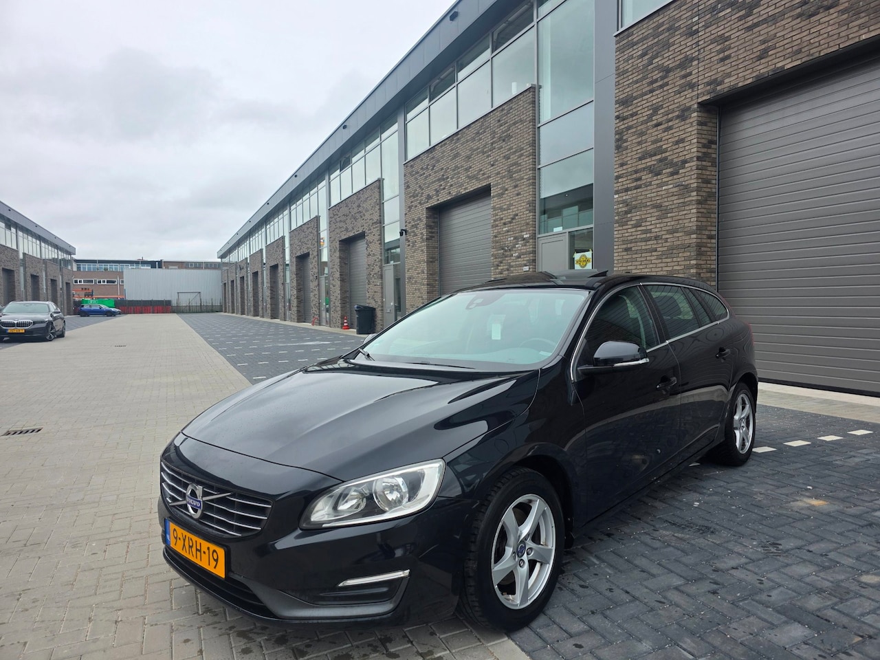 Volvo V60 - 1.6 D2 Momentum 1.6 D2 Momentum (Koppaking lek??) - AutoWereld.nl