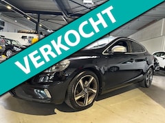 Volvo V40 - 1.6 D2 R-Design/Panodak/Trekhaak/Nieuwe koppelingsplaten