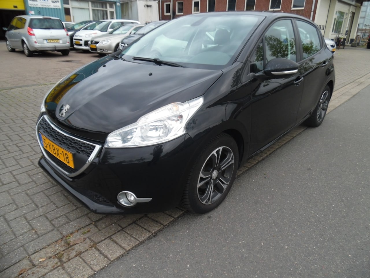 Peugeot 208 - apk 11.26 1.2 VTi Envy airco - AutoWereld.nl