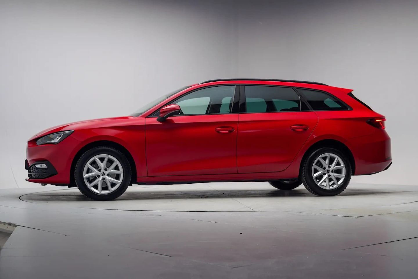 SEAT Leon - 1.0 eTSI Business Intense Aut. [ Navi Adapt.cruise Camera Virtual ] - AutoWereld.nl