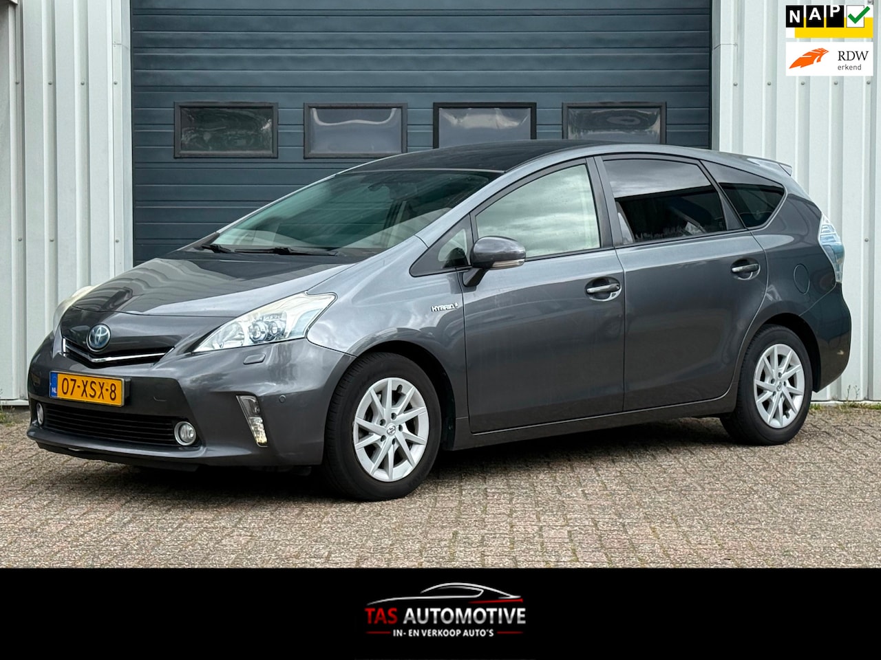 Toyota Prius Wagon - 1.8 Dynamic Business 96g NAVI / PANO - AutoWereld.nl