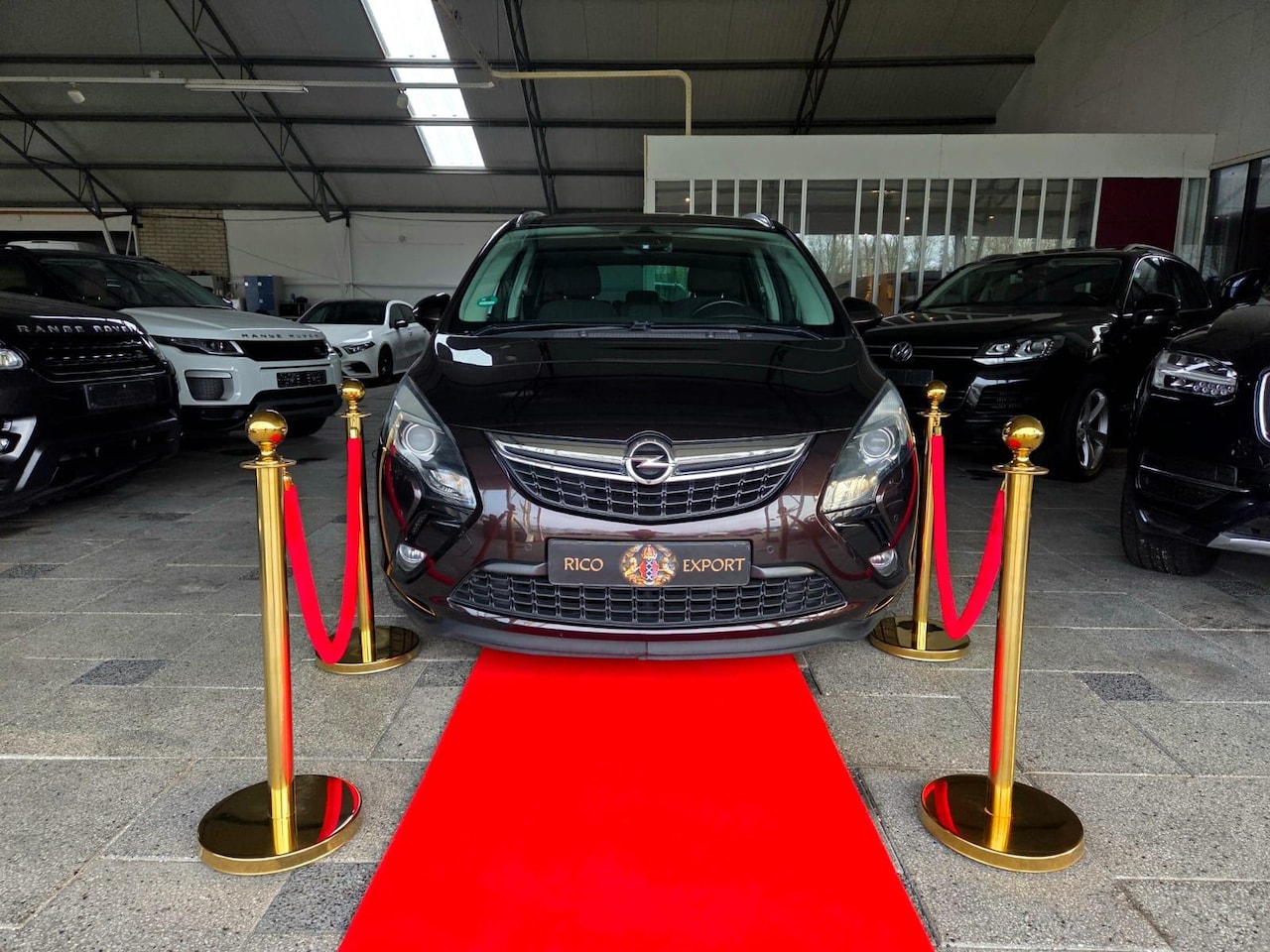 Opel Zafira Tourer - 1.4 COSMO AUBERGINE SPECIAL EFFECT! - AutoWereld.nl