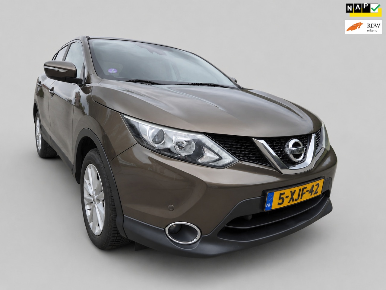 Nissan Qashqai - 1.2 Connect Edition - Panoramadak - Navigatie - Camera - Clima - Cruise - Trekhaak - AutoWereld.nl