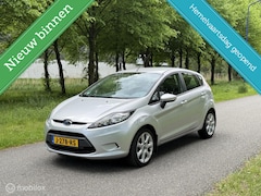 Ford Fiesta - 1.4 Ghia*AUTOMAAT*DISTRIBUTIE VERV.*AIRCO