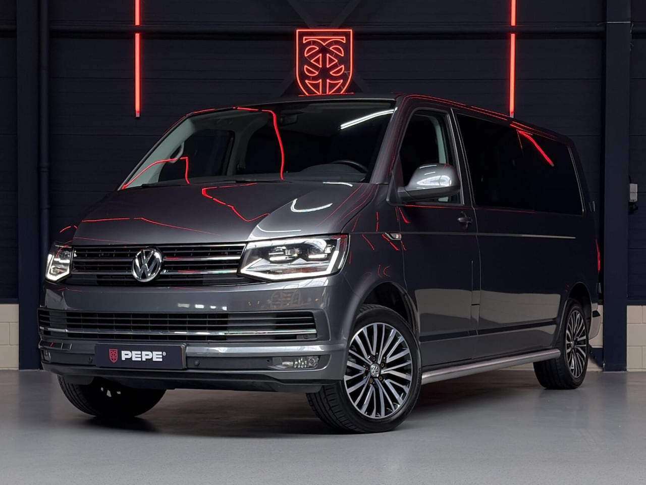Volkswagen Transporter - TDI L2H1 DC |TREK|STOELVERW.|AUDIO|APP|PDC - AutoWereld.nl