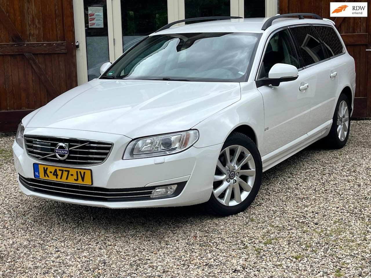 Volvo V70 - 2.0 T4 Automaat Dynamic Edition met Trekhaak, Dealeronderhouden - AutoWereld.nl