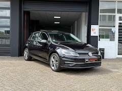 Volkswagen Golf - 1.6 TDI Highline Business R Pano/Automaat