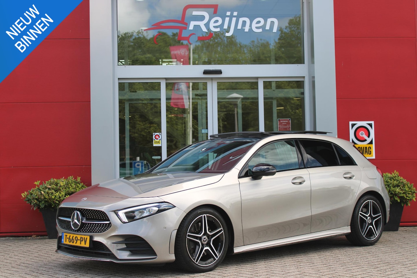 Mercedes-Benz A-klasse - 220 190PK AUTOMAAT BUSINESS SOLUTION AMG | PANORAMA SCHUIF/KANTEL DAK | SFEER VERLICHTING - AutoWereld.nl