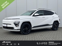 Hyundai Kona - Long Range Pure Edition 64.8 kWh / 500 Voordeel / Black Pack / Stoel- & Stuurverwarming /