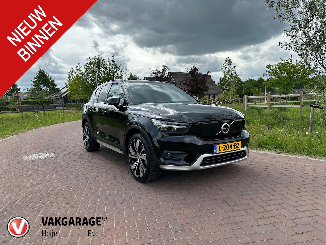 Volvo XC40 - Recharge P8 AWD R-Design | Panoramadak | Camera | Warmtepomp | NL-Auto | - AutoWereld.nl