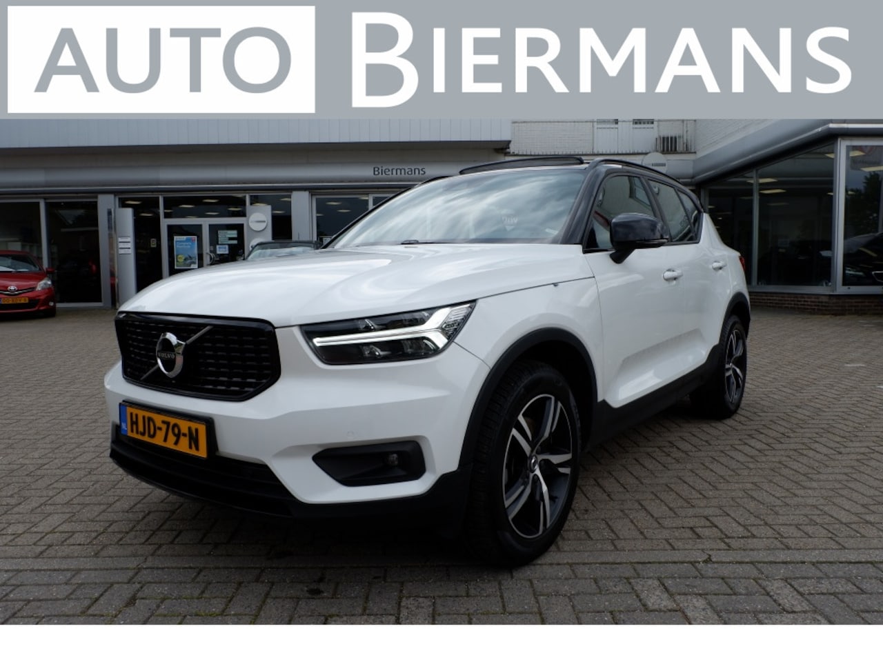 Volvo XC40 - 2.0 T4 AWD R-disign / INCL. 12 mnd BOVAG / Schuif-kantel dak - AutoWereld.nl
