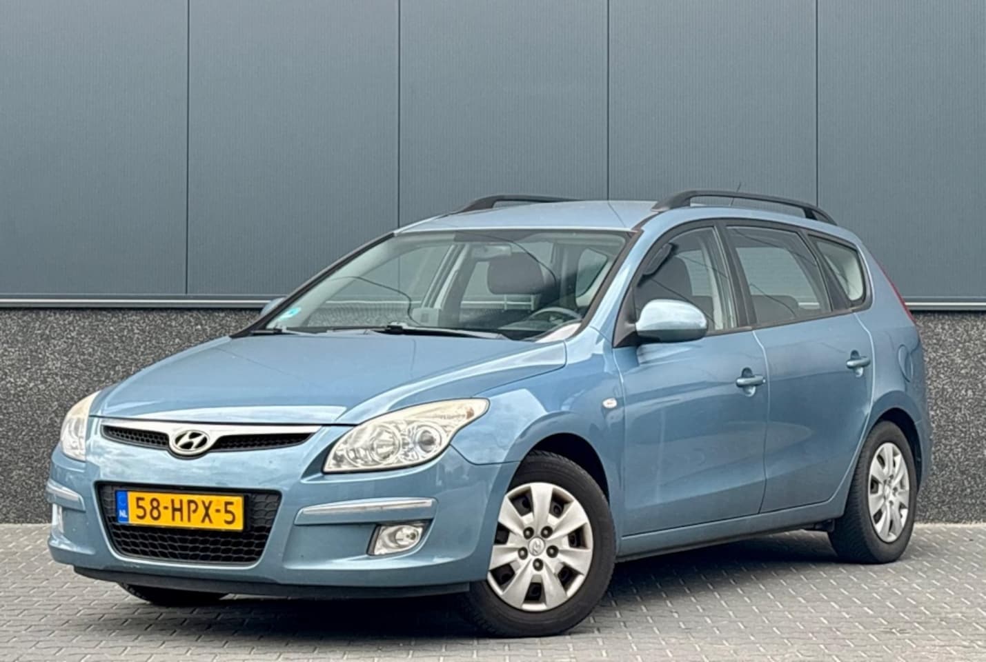 Hyundai i30 CW - 1.6i Dynamic Clima | Navi | Cruise - AutoWereld.nl