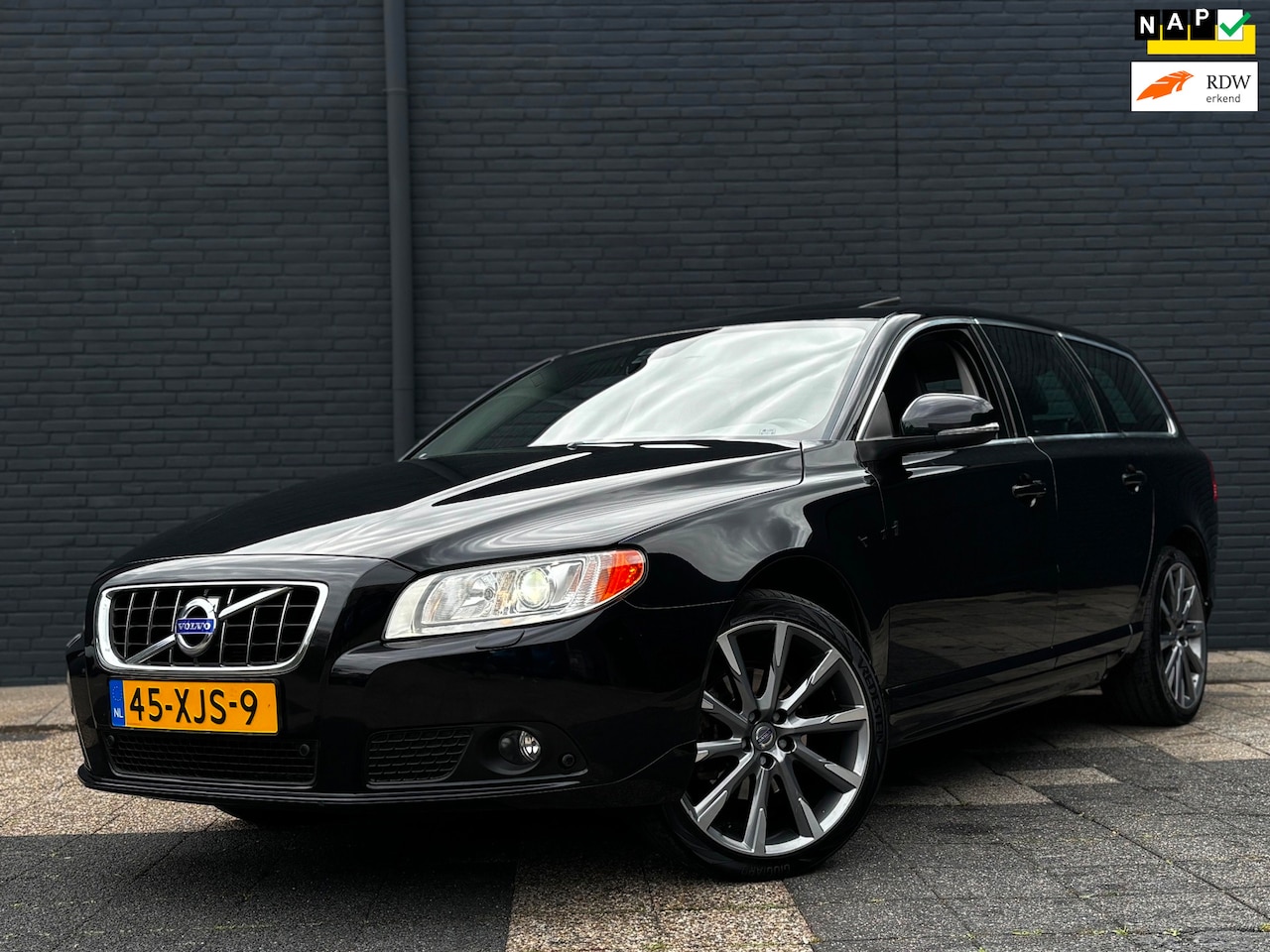 Volvo V70 - 1.6 T4 Limited Edition | Automaat | Leder | Trekhaak - AutoWereld.nl