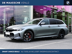 BMW 3-serie Touring - 330e M Sport Automaat / Panoramadak / Trekhaak / Sportstoelen / Achteruitrijcamera / Comfo