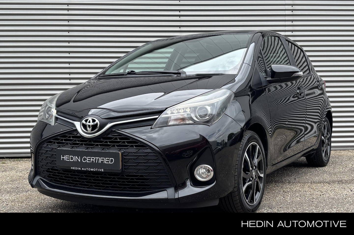 Toyota Yaris - 1.3 VVT-i Dynamic / Nederlandse Auto / Eerste Eigenaar / Navigatie / Panoramadak / Parkeer - AutoWereld.nl