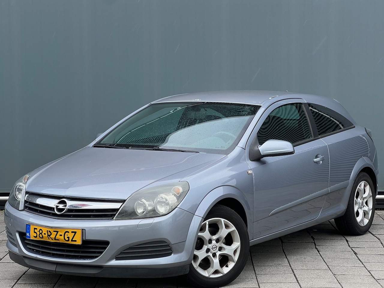Opel Astra GTC - BWJ 10-2005 | 1.6 105PK Edition | AIRCO | CRUISE | LICHTMETAAL | RADIO/CD - AutoWereld.nl