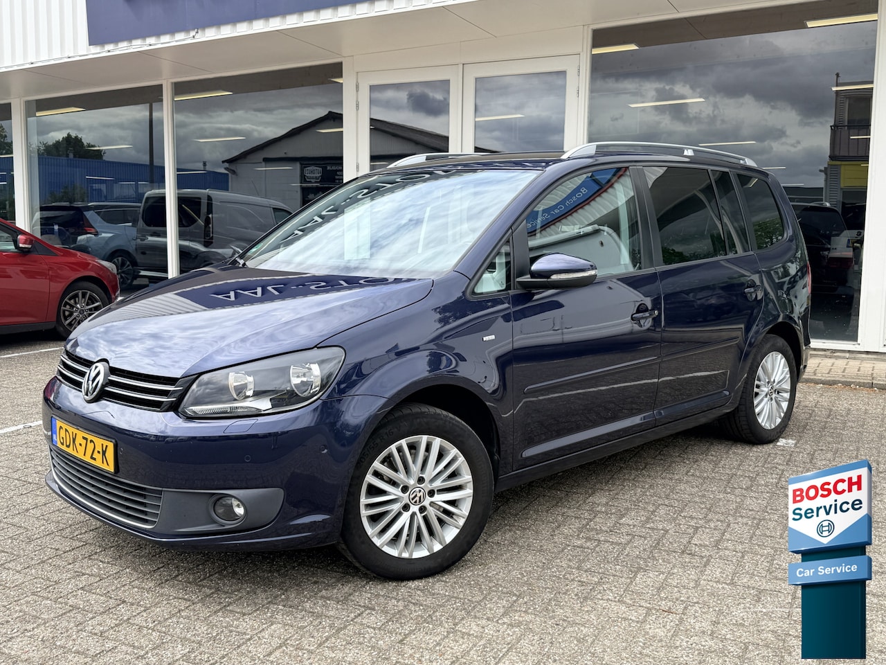 Volkswagen Touran - 1.4 TSI Cup | Automaat | Navi | Cruise | Bluetooth | Stoelverwarming | PDC v+a incl. Camer - AutoWereld.nl