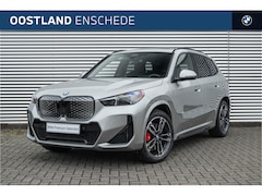 BMW iX1 - eDrive20 M Sport / Trekhaak / Panoramadak / Sportstoelen / Comfort Access / Adaptieve LED