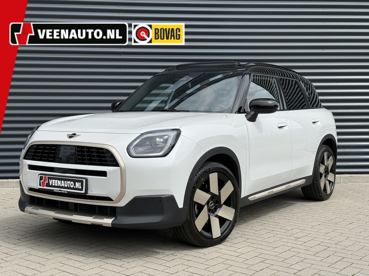 MINI Countryman - 1.5 C Favoured XL Trekhaak/Pano/Leder/360Camera - AutoWereld.nl