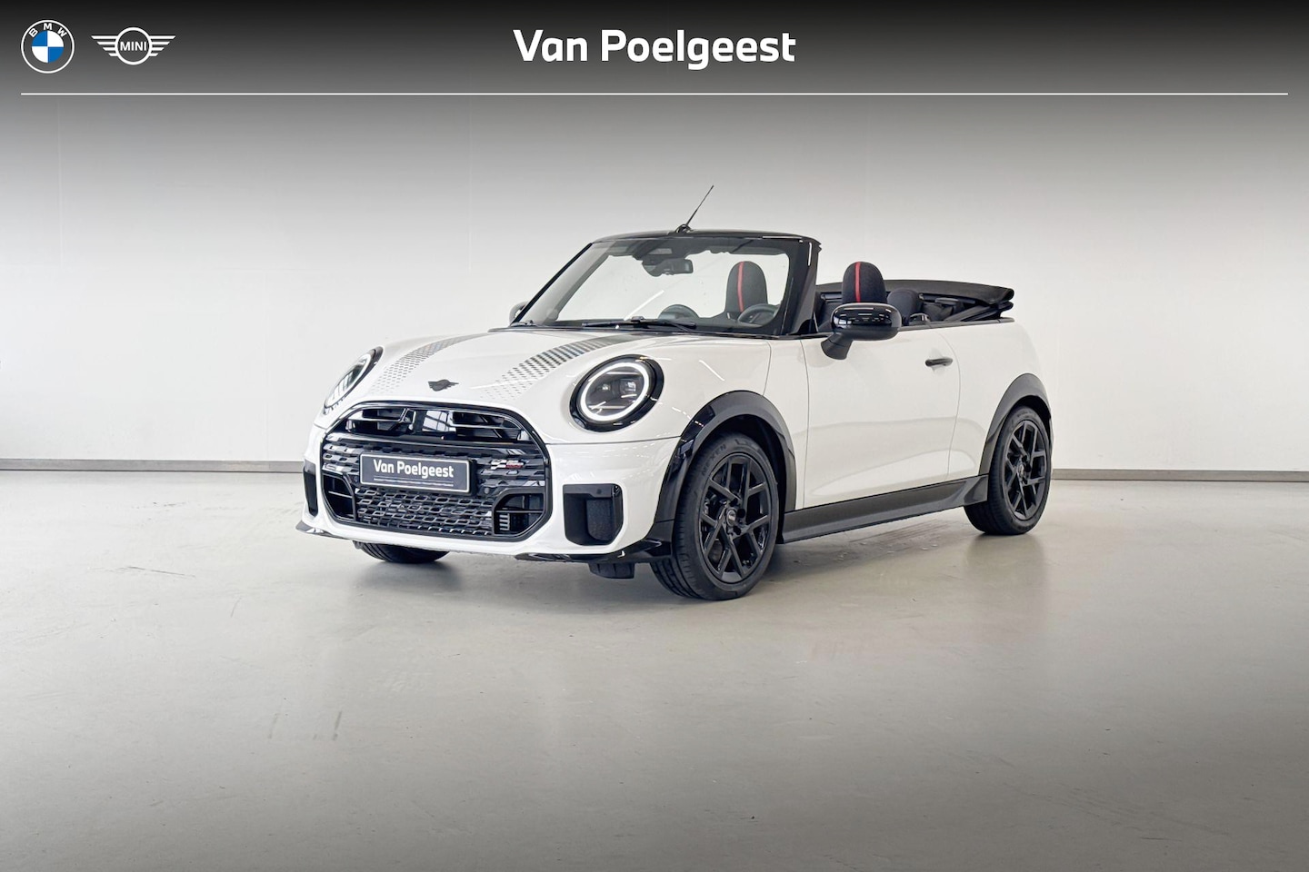 MINI Cabrio - Cooper 2.0 Cooper C John Cooper Works M | 17 Inch John Cooper Works Sprint Spoke black - AutoWereld.nl