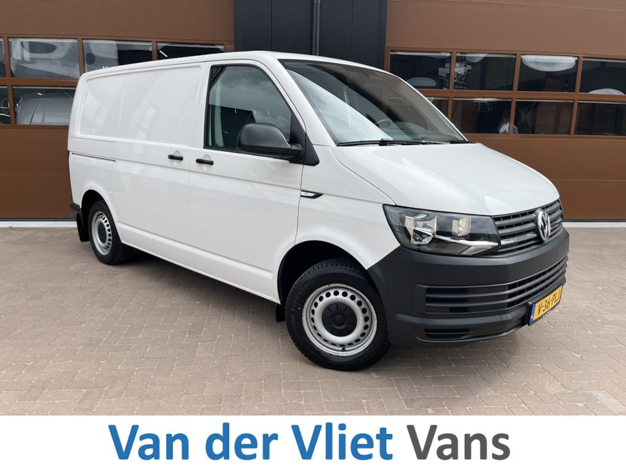 Volkswagen Transporter - 2.0 TDI 102pk E6 Comfortline 3p Service bus Lease €276 p/m, Airco, Carplay, PDC, Sortimo i - AutoWereld.nl