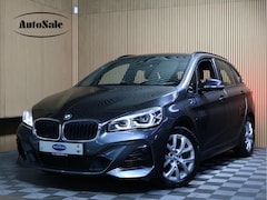 BMW 2-serie Active Tourer - 225xe PLUGIN HYBR M SPORT High Executive GROTE NAVI HEADUP PDC CRUISE STOELVW "18