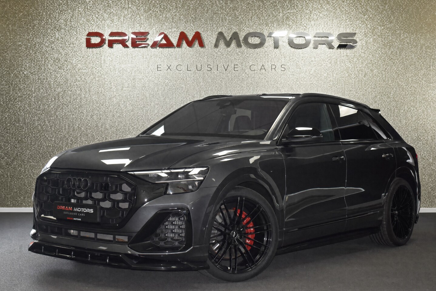 Audi Q8 - 60 TFSI e Quattro S-Line Competition 490pk | AKRAPOVIC | MASSAGE - AutoWereld.nl