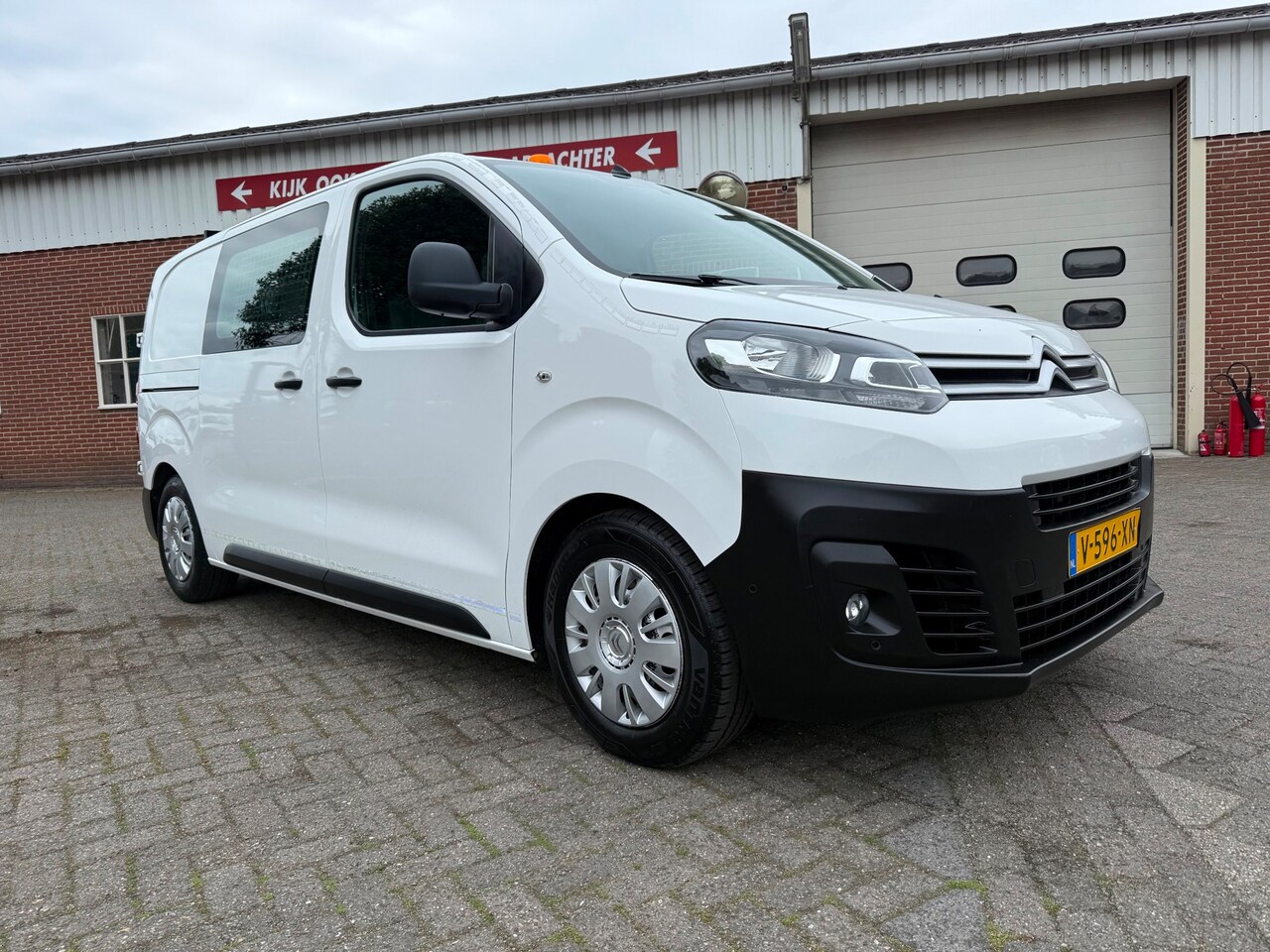 Citroën Jumpy - 1.6 BlueHDI 95 Club M airco cruise optioneel met bott inrichting 230v omvormer en standkac - AutoWereld.nl
