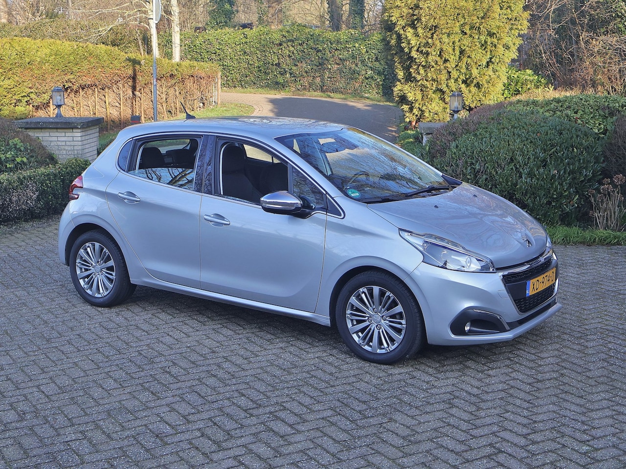 Peugeot 208 - 1.2 110pk Allure 5-deurs Achteruitrijcamera / Super mooie auto - AutoWereld.nl
