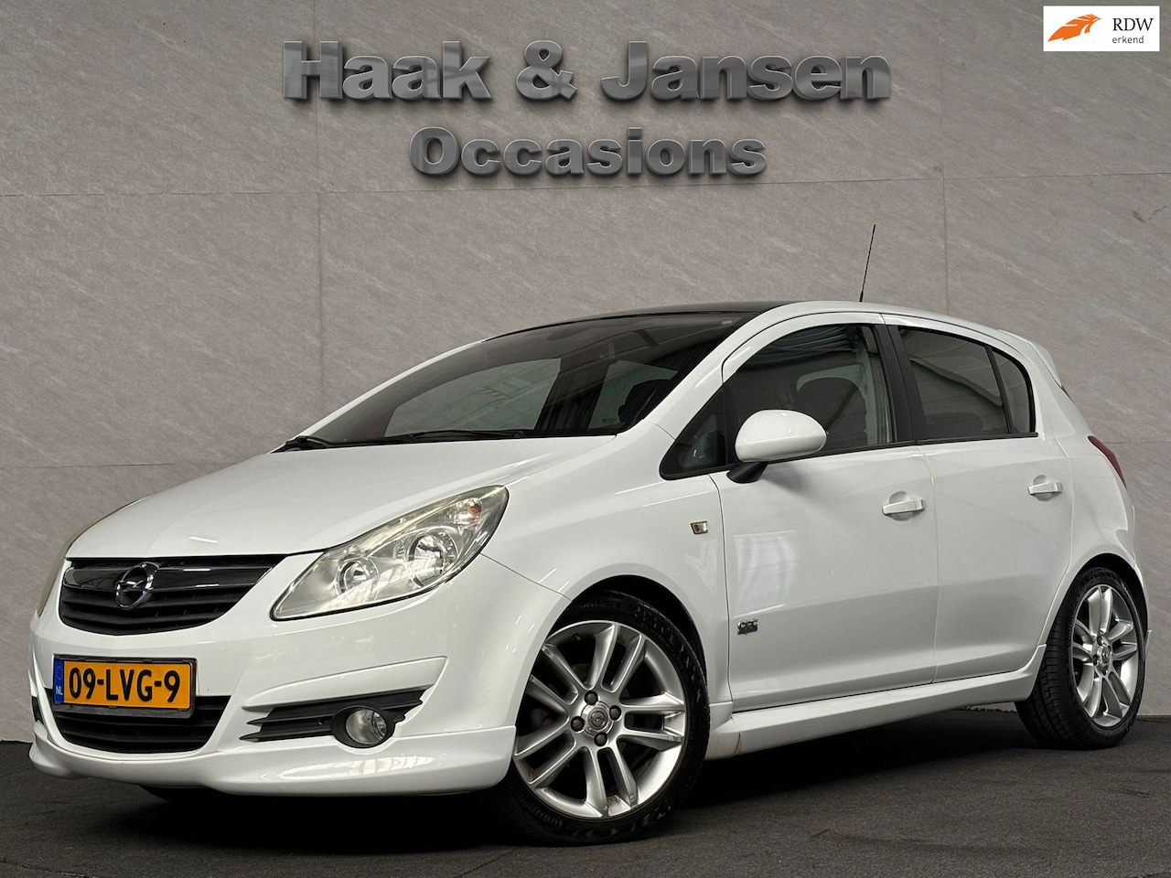 Opel Corsa - 1.4-16V Cosmo - Cruise - Automaat - infotainment - AutoWereld.nl