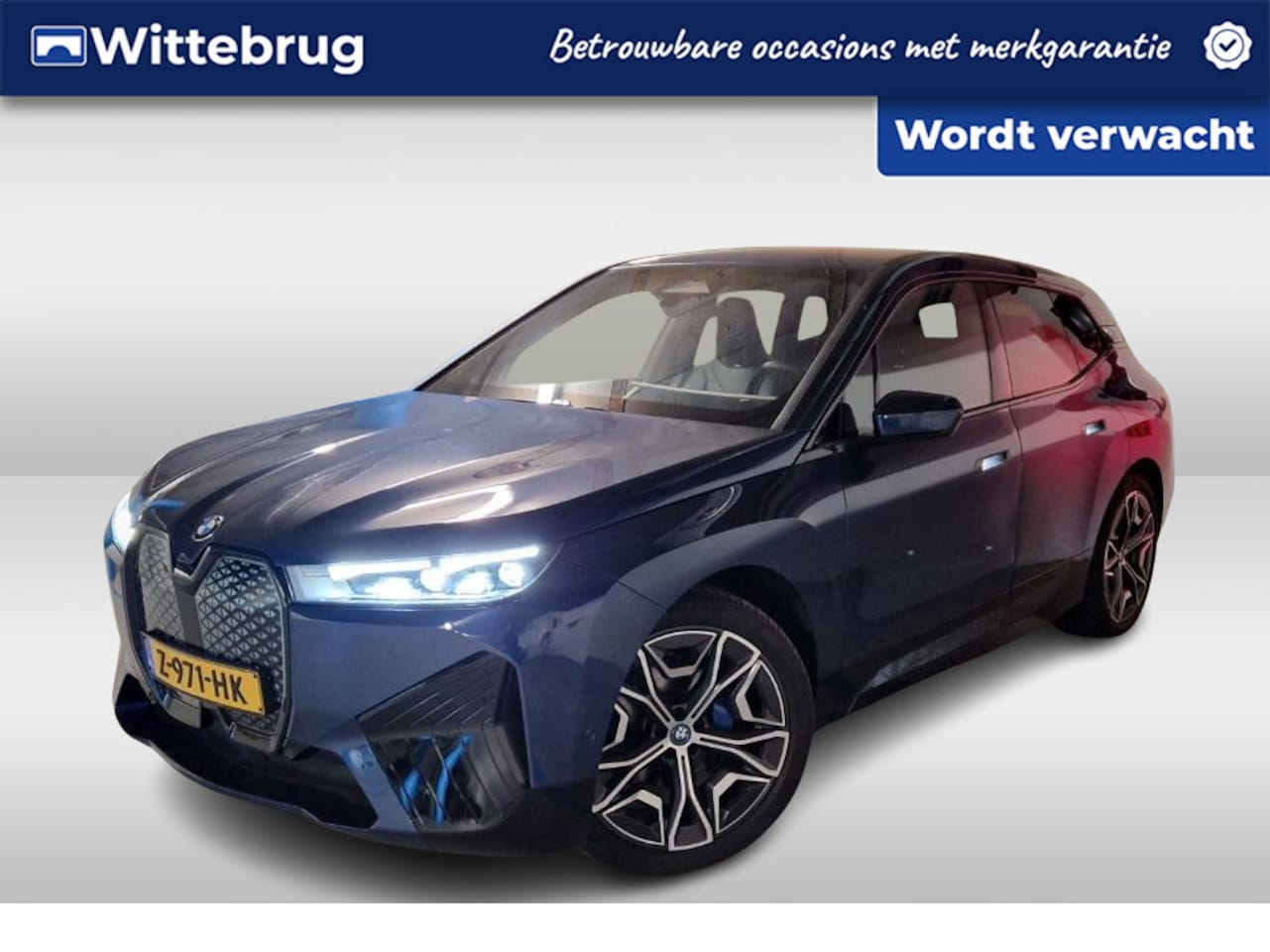 BMW iX - xDrive40 Sport Edition 77 kWh / Navigatie / App connect / 360 Camera / Leder / Zwenkbare t - AutoWereld.nl