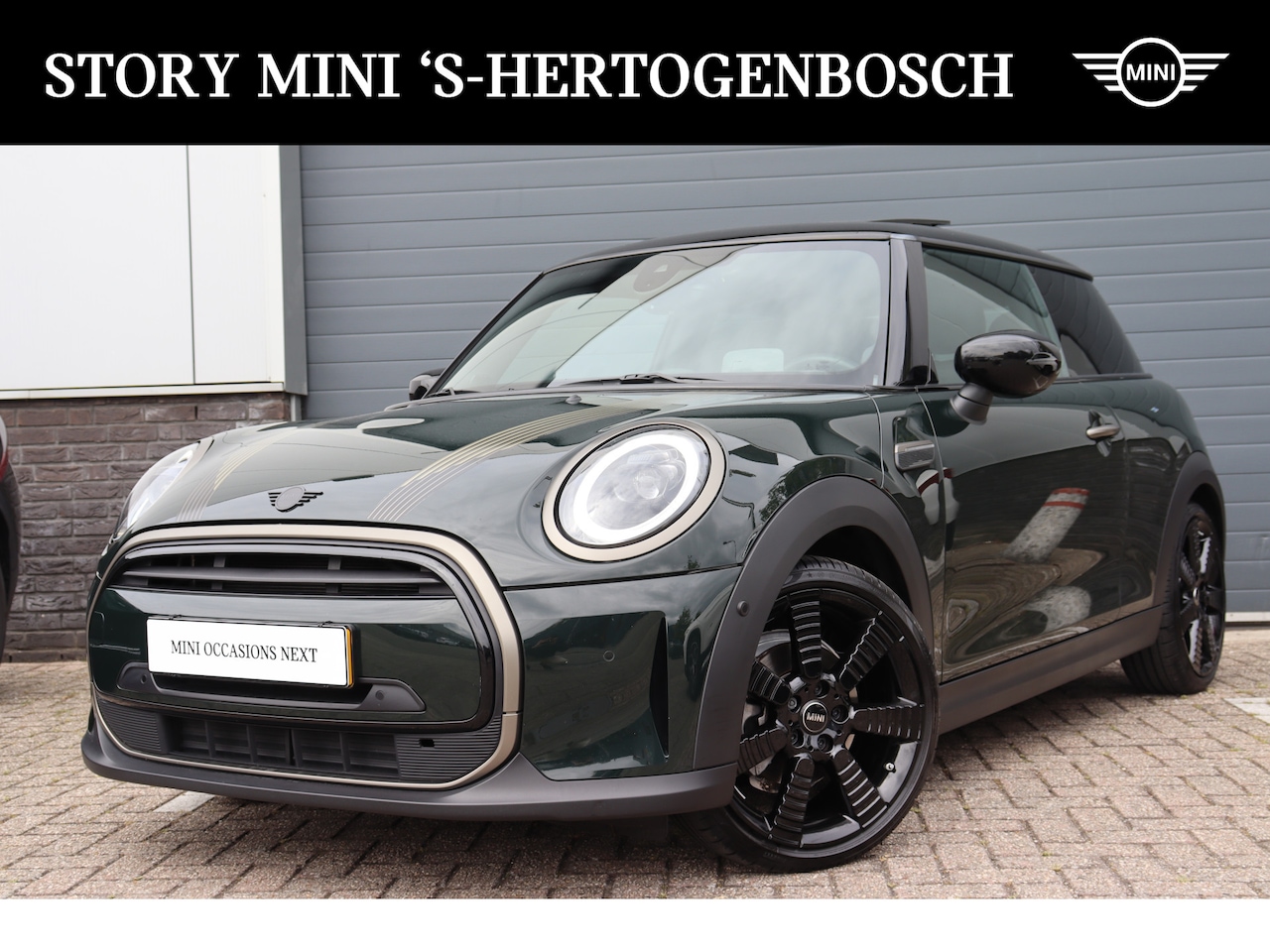 MINI Cooper - Hatchback Automaat / Panoramadak / Sportstoelen / Achteruitrijcamera / Comfort Access / St - AutoWereld.nl