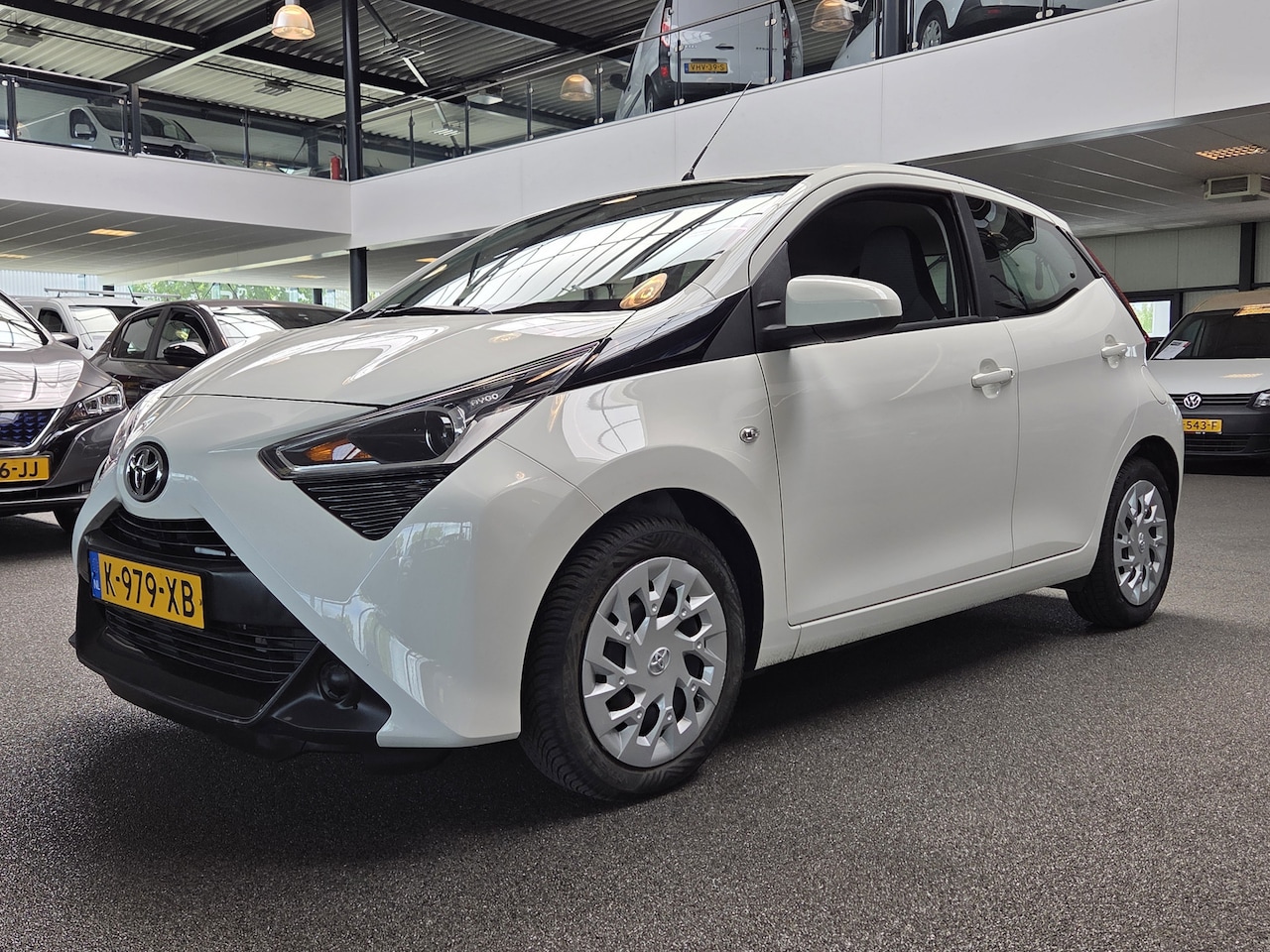 Toyota Aygo - 1.0 VVT-i x-play 1.0 VVT-i x-play - AutoWereld.nl