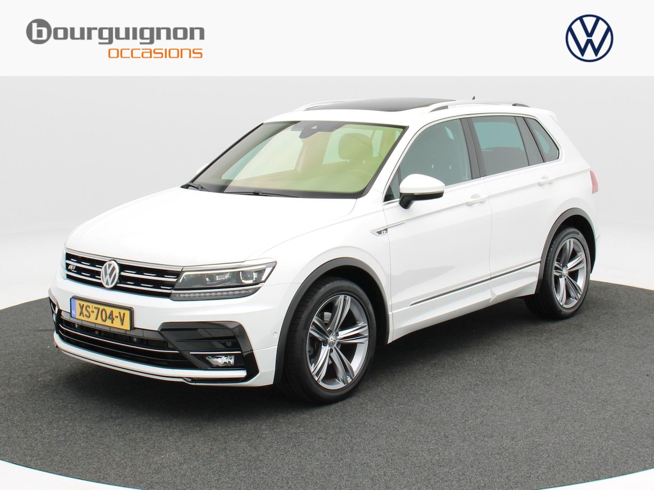 Volkswagen Tiguan - 1.5 TSi 150 Pk Automaat Highline Business R | Trekhaak | Panoramadak | Stoelverwarming | A - AutoWereld.nl