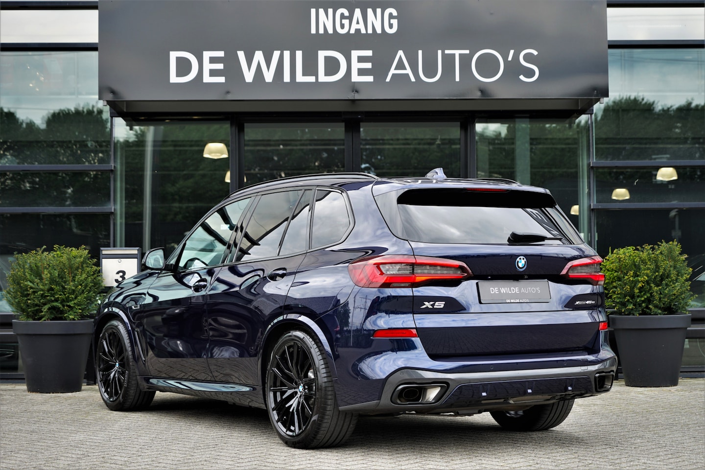 BMW X5 - xDrive45e M-sport M-seats Pano SkyLounge 4-wielsturing Massage Trekhaak - AutoWereld.nl
