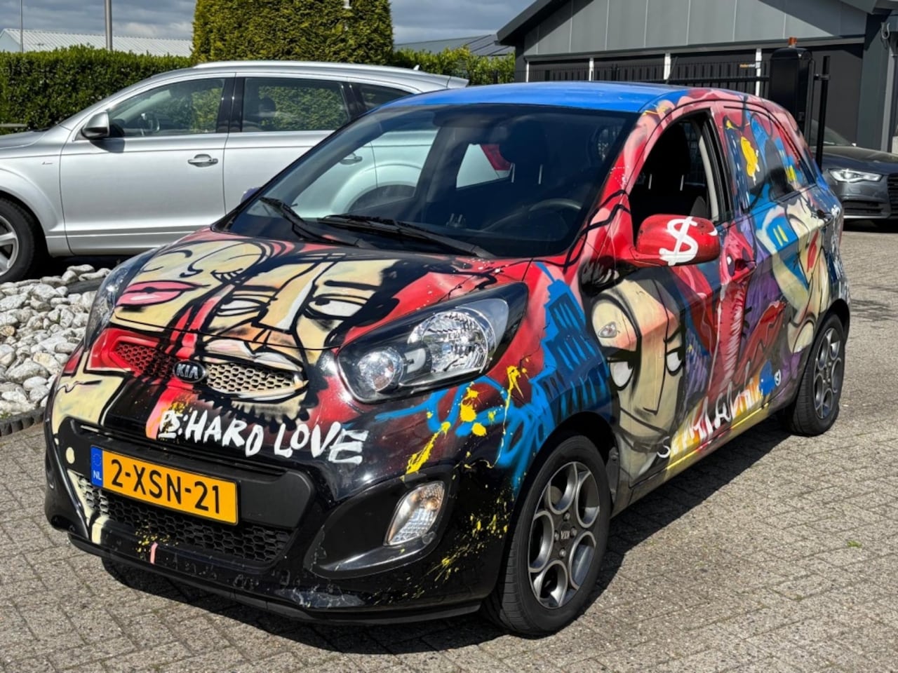 Kia Picanto - 1.0 VVTI beschilderd door Selwyn Senatori - AutoWereld.nl