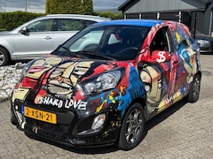 Kia Picanto - 1.0 VVTI beschilderd door Selwyn Senatori