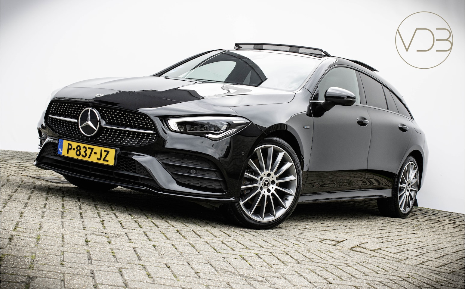 Mercedes-Benz CLA-klasse Shooting Brake - 250 e Premium Plus AMG Pano Ambiance LED BTW - AutoWereld.nl