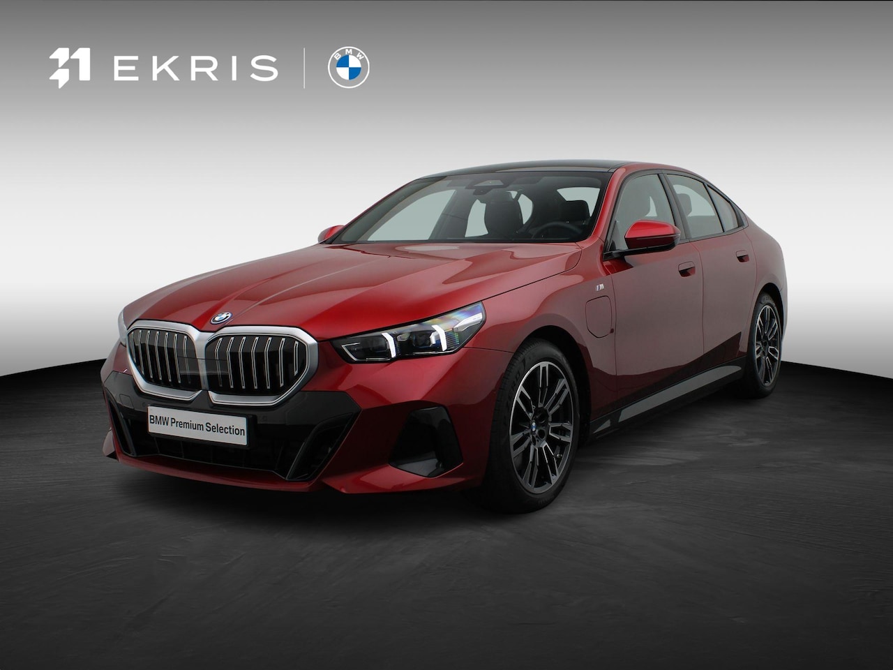 BMW 5-serie - Sedan 550e xDrive M Sportpakket | Adaptief onderstel | Driving Assistant | Panoramadak | H - AutoWereld.nl