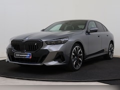 BMW i5 - eDrive40 M Sport / Panoramadak / Trekhaak / Comfortstoelen / Adaptieve LED / Parking Assis