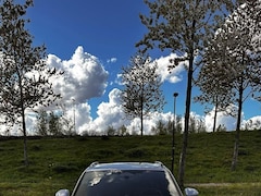 Porsche Macan - 4 100 kWh | PASM LUCHTVERING | PANORAMADAK | 22 INCH RS SPYDER | IJSGRIJS METALLIC | WARMT
