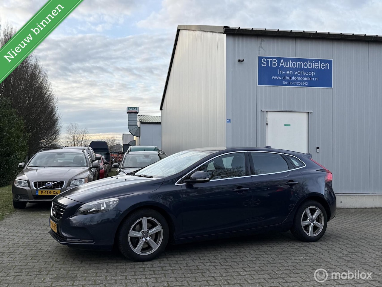 Volvo V40 - 1.6 T4 Momentum 1.6 T4 Momentum, Automaat, Dealer onderhouden - AutoWereld.nl